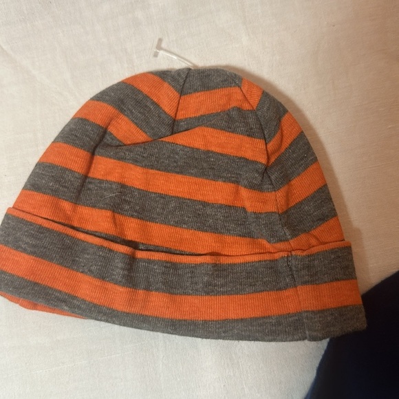 Gerber - Navy Blue Footie with Animal Friends and bonus hat - Picture 4 of 4